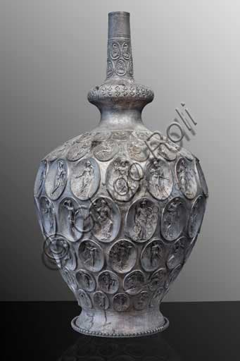 Anfora argentea di Porto Baratti, IV secolo, con applicazioni figurate, Museo Archeologico di Piombino