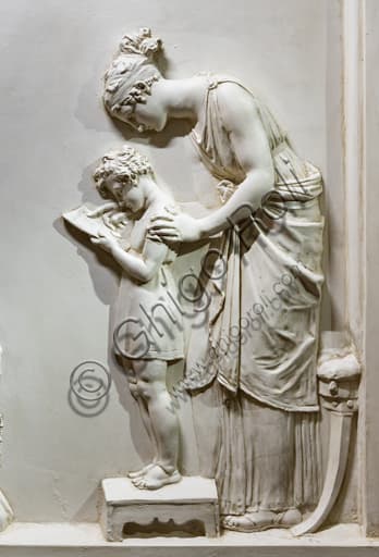 Dettaglio del bassorilievo in gesso Insegnare agli ignoranti di Antonio Canova, 1795, opera d'arte neoclassica