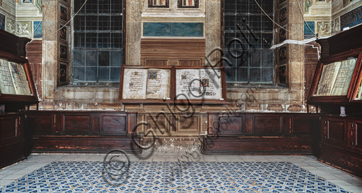 Bancone storico in legno di Neri Barili per libri corali, Libreria Piccolomini, Duomo di Siena