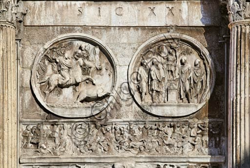 Dettaglio dei bassorilievi sul lato sud dell'Arco di Costantino, Foro Romano: medaglioni adrianei e Battaglia di Ponte Milvio