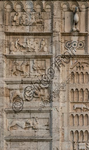 Dettaglio dei cinque bassorilievi romanici a sinistra del portale maggiore della facciata della Chiesa di San Pietro a Spoleto