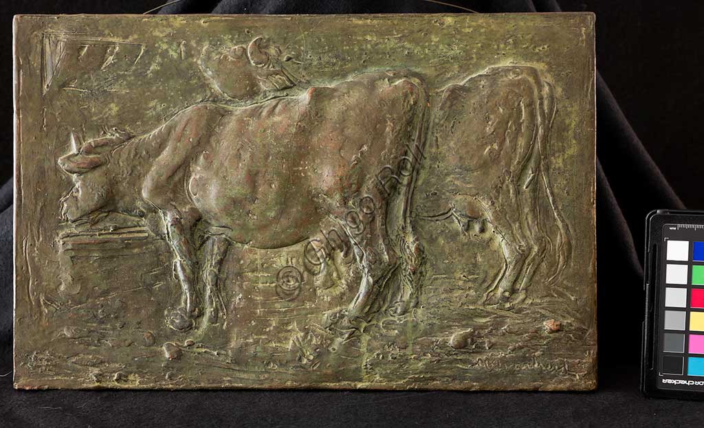 Bassorilievo in terracotta Le Mucche dell'artista italiano Marino Quartieri, dettaglio della scultura