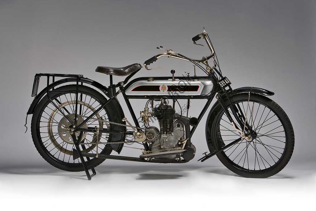 Foto moto storica italiana Bianchi C 75 A modello 1914 restaurata
