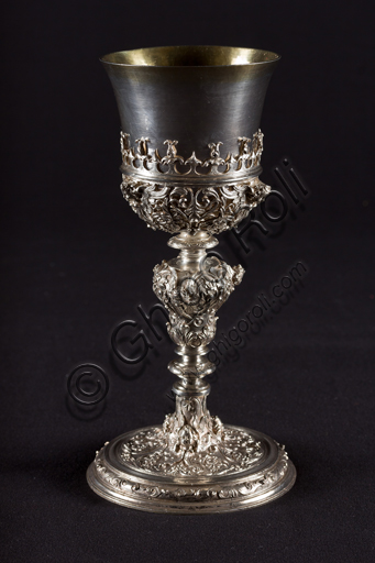 Calice in argento sbalzato e dorato del XVI secolo, Museo del Tesoro della Cattedrale di San Lorenzo, Genova