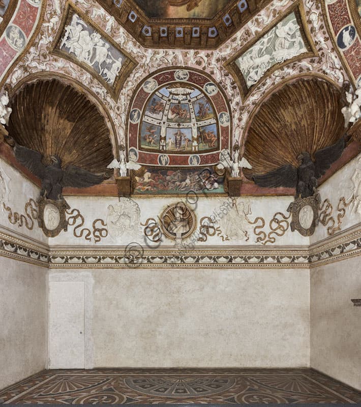 Veduta della parete occidentale della Camera delle Aquile, Palazzo Te Mantova, affreschi di Giulio Romano per Federico Gonzaga