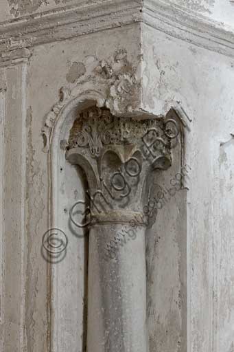 Colonna angolare con capitello scultoreo normanno, Cripta della Cappella Palatina, Palazzo dei Normanni, Palermo