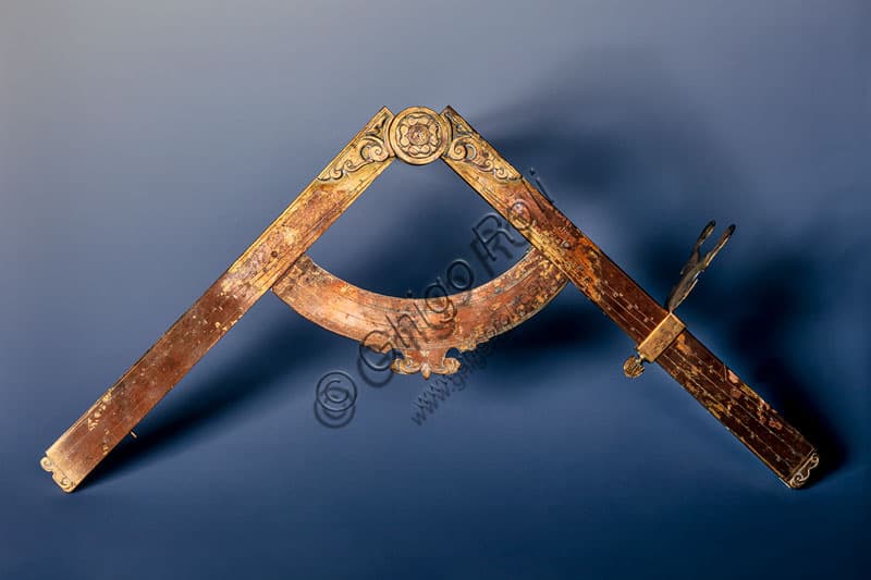 Il Compasso Geometrico Militare realizzato da Galileo Galilei a Padova nel 1606, esposto al Castello Sforzesco di Milano.