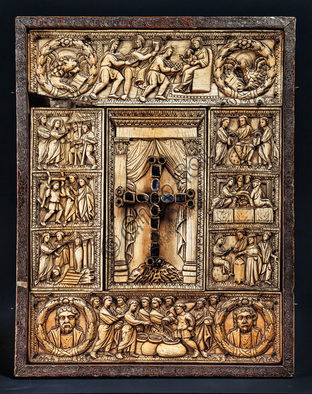 Dettaglio della coperta in avorio di evangeliario con scene della vita di Cristo, V secolo, Museo del Duomo di Milano