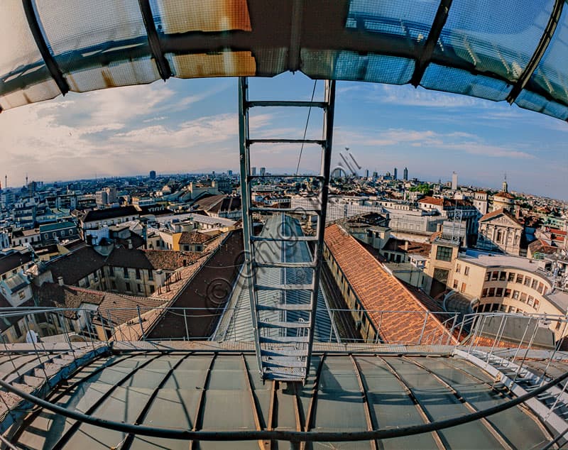 Copertura in ferro e vetro dell'ottagono centrale della Galleria Vittorio Emanuele II a Milano, architettura del 1867