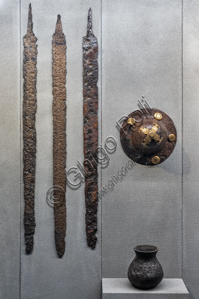 Elementi del corredo funerario longobardo dalla necropoli di Leno esposti al Museo Santa Giulia di Brescia