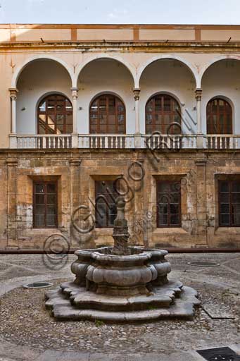 Veduta del Cortile della Fontana nel Palazzo dei Normanni (Palazzo Reale), Palermo