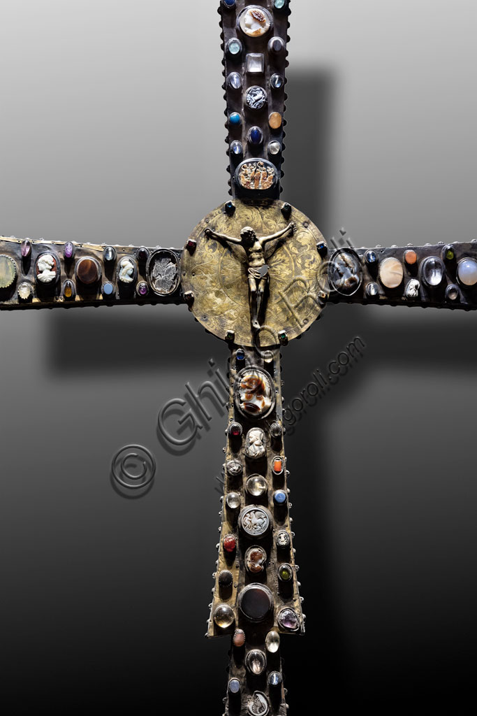 La Croce di Desiderio, capolavoro di oreficeria longobarda del VIII secolo, Museo Santa Giulia Brescia