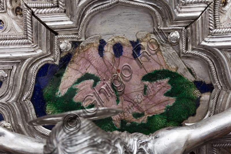 Particolare superiore della Croce del Tesoro di San Giovanni con il pellicano simbolo di Cristo, Museo Opera del Duomo Firenze.