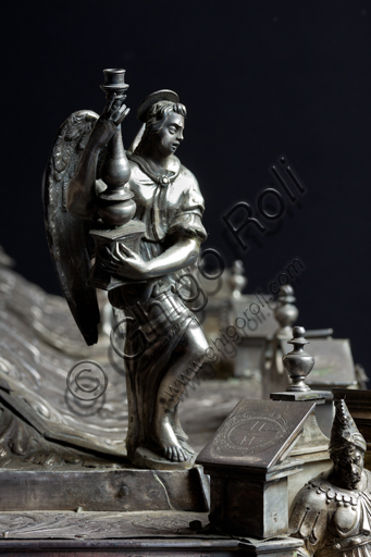 Dettaglio in argento dorato di un angelo sull'Arca processionale del Corpus Domini, Museo del Tesoro della Cattedrale di San Lorenzo, Genova, Liguria