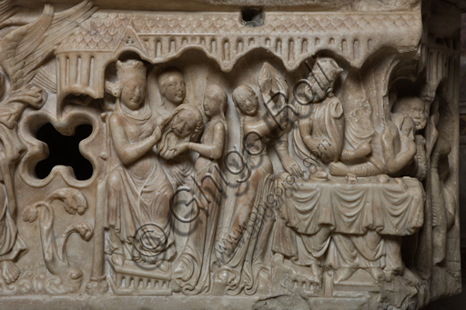 Dettaglio scultoreo Arca San Giovanni Battista: Erodiade riceve la testa, Duomo di Genova