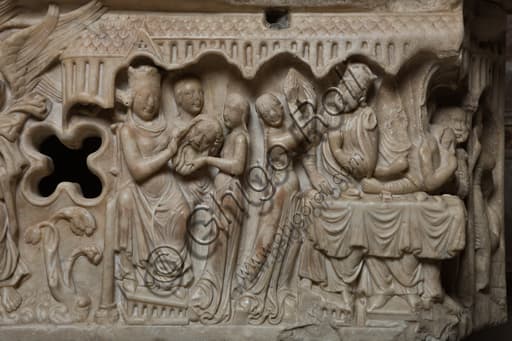 Dettaglio scultoreo Arca San Giovanni Battista: Erodiade riceve la testa, Duomo di Genova