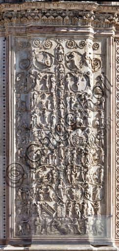 Dettaglio dei bassorilievi marmorei del portale del Duomo di Orvieto, opera di Lorenzo Maitani (1320-1330)