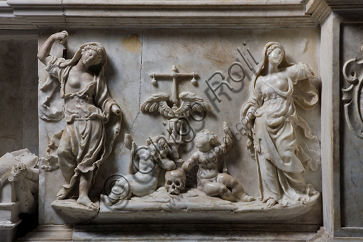 Dettaglio scultura marmorea Prudenza e Temperanza di Niccolò Da Corte, Cappella Cybo Duomo di Genova