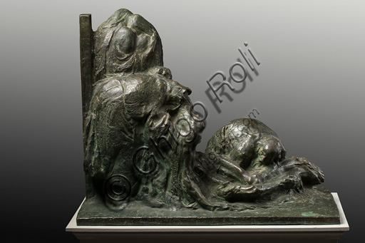 Bozzetto in bronzo La Pietà, scultura di Ermenegildo Luppi, Collezione Assicoop-Unipol