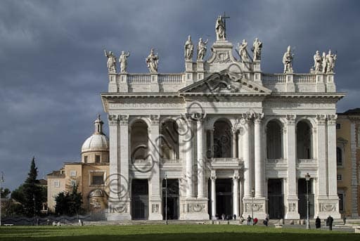 Facciata monumentale della Basilica di San Giovanni in Laterano, Cattedrale di Roma, in stile barocco