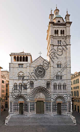 Facciata ovest della Cattedrale di San Lorenzo (Duomo di Genova) - Architettura romanico-gotica