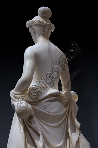 Dettaglio posteriore della scultura in marmo Flora di Pietro Tenerani, opera neoclassica del 1838-40