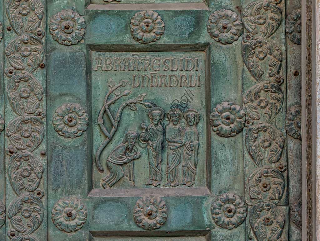 Dettaglio formella bronzea Abramo e tre angeli, Porta Bonanno Pisano, Duomo di Monreale