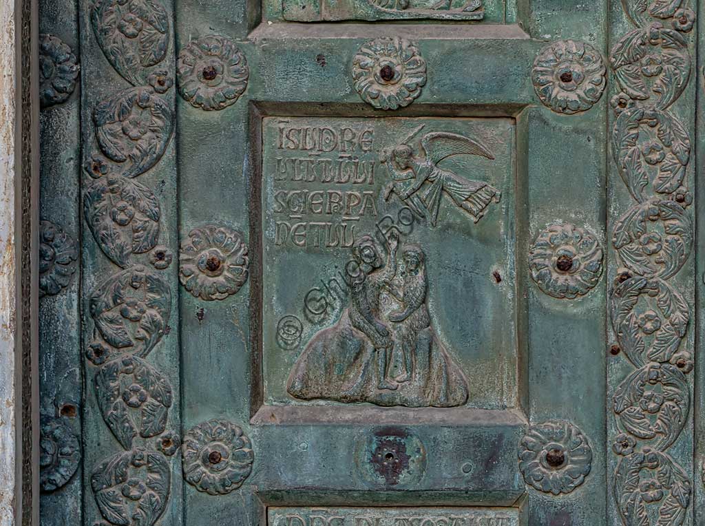 Dettaglio della formella bronzea Cacciata dal Paradiso Terrestre, Porta di Bonanno Pisano, Duomo di Monreale Palermo