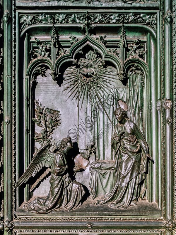 Formella in bronzo dell'Annunciazione di L. Pogliaghi, portale maggiore del Duomo di Milano