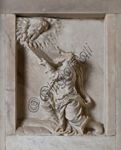 Formella scultorea di Mosè riceve le Tavole della Legge, Monumento Cybo, Della Porta, Duomo di San Lorenzo Genova