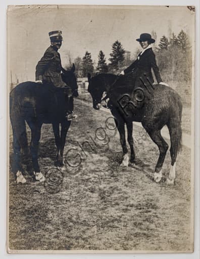 Fotografia L'Ufficiale e l'Amazzone di Marcello Dudovich, 1910, gelatina al bromuro d'argento