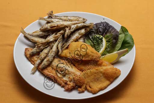 Frittura mista di pesce di lago del Ristorante Imbarcadero, Isola Pescatori sul Lago Maggiore