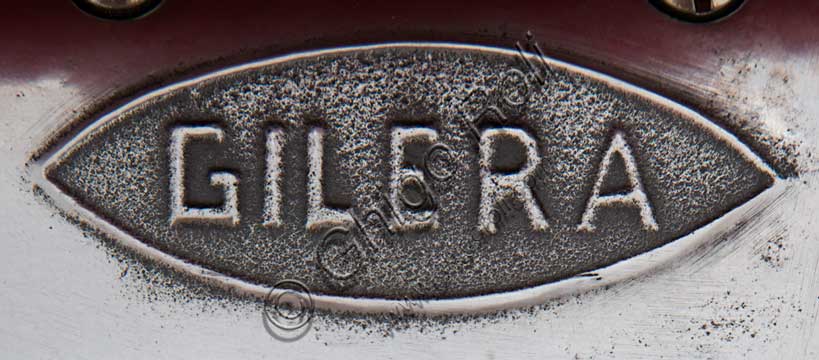 Moto d'epoca Gilera Saturno Sanremo 1947 restaurata, motore monocilindrico, basamento curvilineo caratteristico