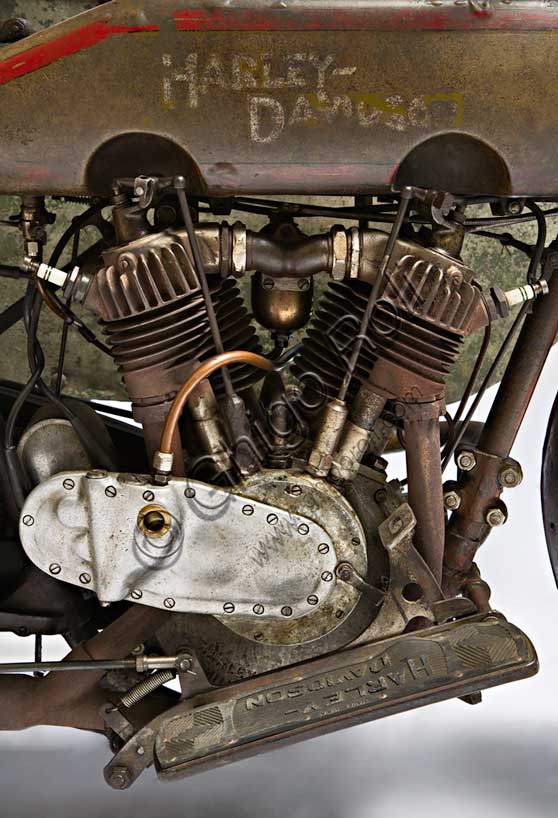 Harley-Davidson T-Side 1917, motocicletta d'epoca con sidecar, motore bicilindrico a V conservato
