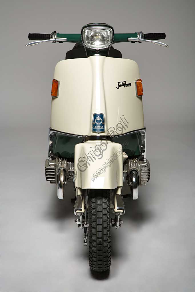 Honda Juno M 85, scooter d'epoca restaurato del 1963, motore bicilindrico boxer
