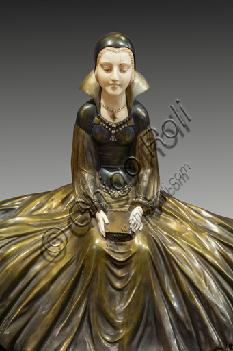 Particolare della statuina Ballerina di Demetre Chiparus, bronzo e avorio, Labirinto della Masone, Fontanellato