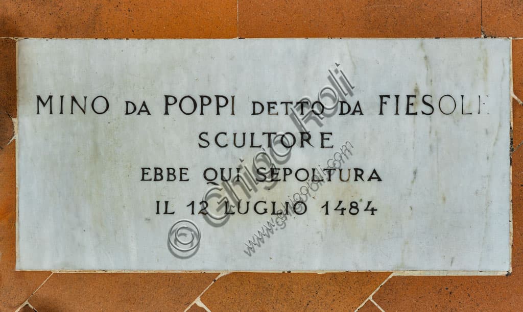 Lapide sepolcrale dello scultore Mino da Fiesole nella Chiesa di Sant'Ambrogio a Firenze