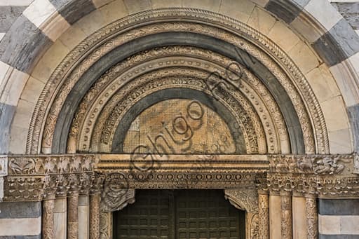 Lunetta scultorea romanica del Portale di San Gottardo, Duomo di Genova