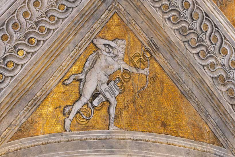 Dettaglio affresco di Andrea Mantegna: Ercole che scocca una freccia contro il centauro Nesso, volta Camera degli Sposi, Palazzo Ducale di Mantova, Lombardia
