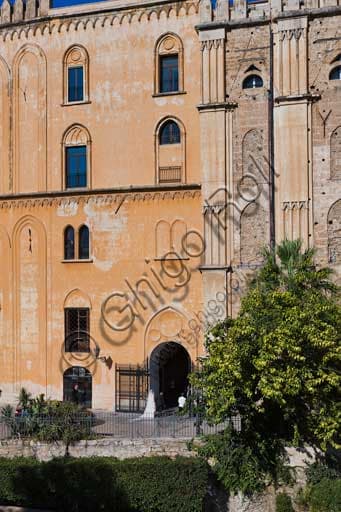 Sposi all'ingresso sud-ovest del Palazzo Reale (Palazzo dei Normanni) a Palermo