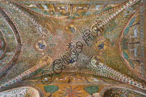 Dettaglio dei mosaici con figure animali nella volta della Sala di Re Ruggero, Palazzo dei Normanni, Palermo