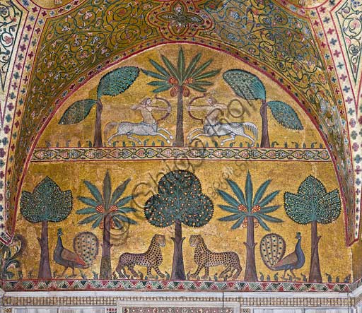 Dettaglio mosaici Sala di Re Ruggero: centauro, pavoni e leopardi tra palme e banani, Palazzo dei Normanni, Palermo