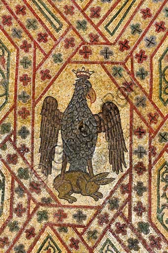 Dettaglio mosaico policromo raffigurante un'aquila che artiglia un coniglio, volta della Sala di Re Ruggero, Palazzo dei Normanni, Palermo.