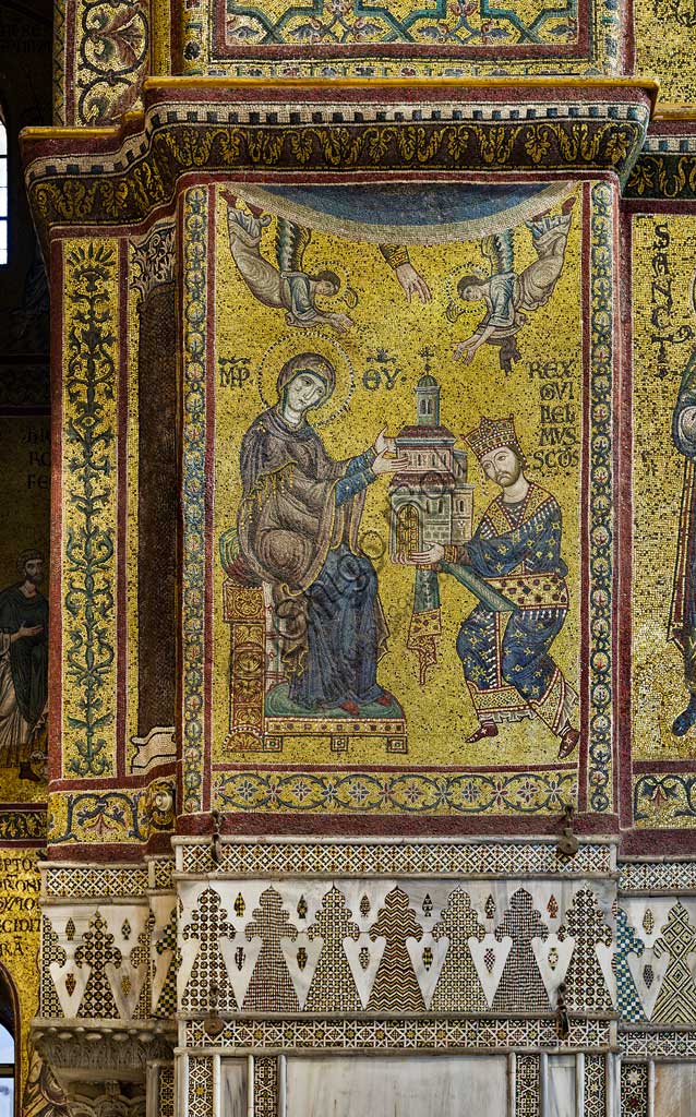 Mosaico bizantino del Re Guglielmo II che offre il Duomo di Monreale alla Vergine Maria nel transetto della cattedrale