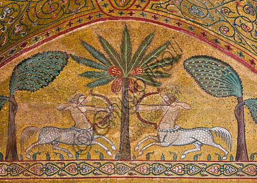 Dettaglio mosaico Sala di Re Ruggero: centauro e alberi di palma e banano nel Palazzo dei Normanni a Palermo