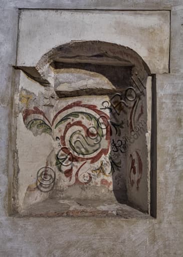 Nicchia decorata in stucco o affresco nella Sala della Secchia Rapita, Torre Ghirlandina di Modena