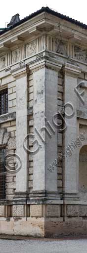 Dettaglio architettonico dell'angolo nord-occidentale di Palazzo Te a Mantova