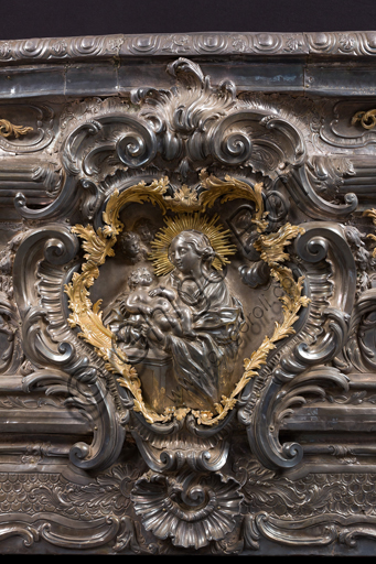 Particolare del Paliotto d'Altare della Madonna, argento sbalzato e dorato del 1771, Museo del Tesoro di San Lorenzo a Genova