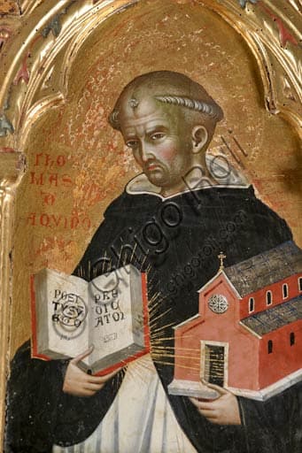 Dettaglio del polittico di Paolo Veneziano: San Tommaso d'Aquino regge in una mano la chiesa e nell'altra il libro.