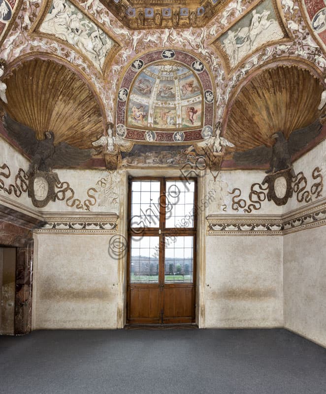 Veduta della parete orientale della Camera delle Aquile (Camera di Fetonte) a Palazzo Te, Mantova